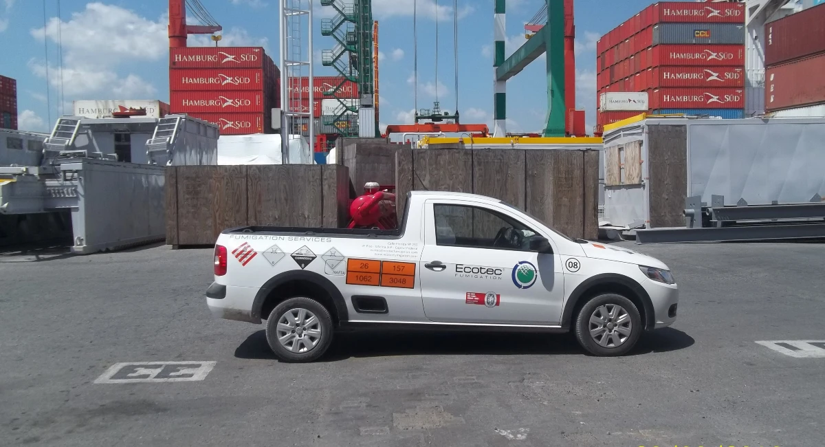 Van da empresa Ecotec no porto